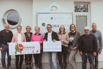 © BIG Challenge, von links: Jürgen Lübbers, erweiterter Vorstand; Petra Zöller; Nicole Segelhorst; Angelika Krause; Axel Theis, Krebsberatungsstelle; Svea Völker, Krebsberatungsstelle; Birgit Wilkening, Krebsberatungsstelle; Johann Knake, 1. Vorsitzender; Wilhelm Dieke, 2. Vorsitzender/Kassenwart